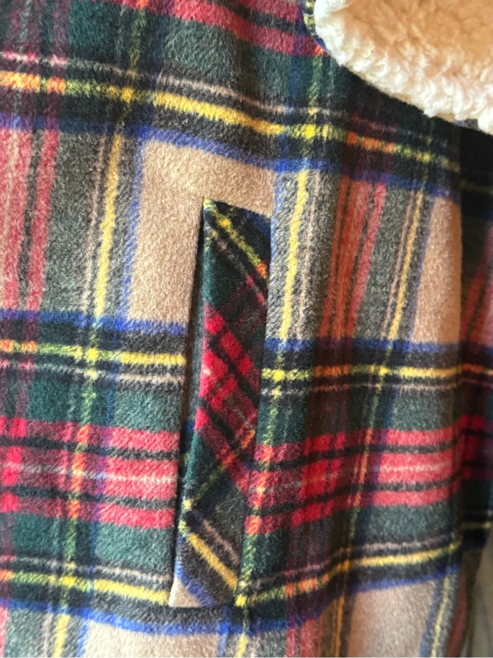 Maurices Plaid Sherpa-Lined Vest in Red, Green, Tan large nwt - Picture 5 of 7